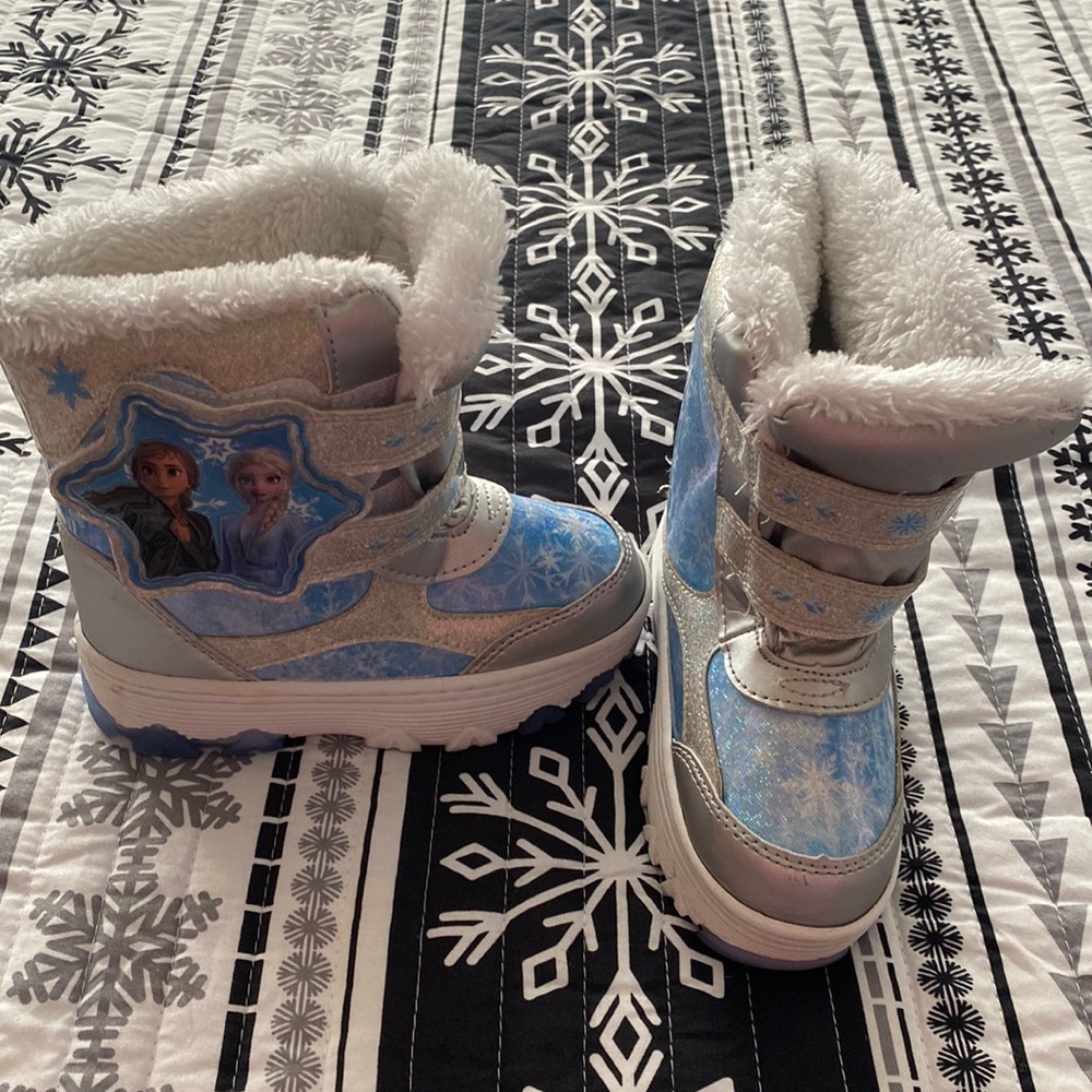 Frozen toddler snow boots